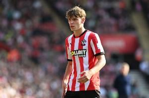 记者：曼联、热刺等4队有意19岁边锋迪布林，但圣徒仍未收到报价