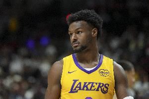 🥶打脸了！美媒因布朗尼上半场无得分发文黑他 赛后赶紧道歉