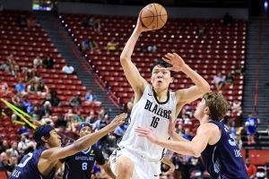 王健：杨瀚森的表现对得起他这个顺位 也打消很多美国媒体的质疑