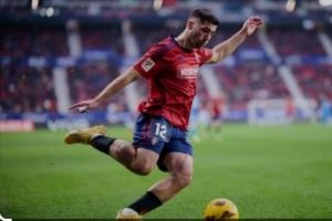 世体：马竞在奥萨苏纳后卫阿雷索的争夺战中，领先毕巴、水晶宫