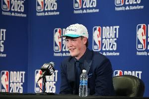 克尼佩尔：不想和任何球员作比较 我喜欢克莱&想象克莱那样打球