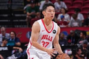 媒体人：河村与公牛签下双向合同 亚洲杯就见不到他了！