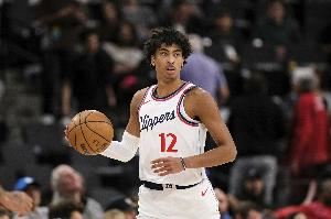 没手感！卡梅隆-克里斯蒂半场7中1得3分1板1断 正负值-20最低