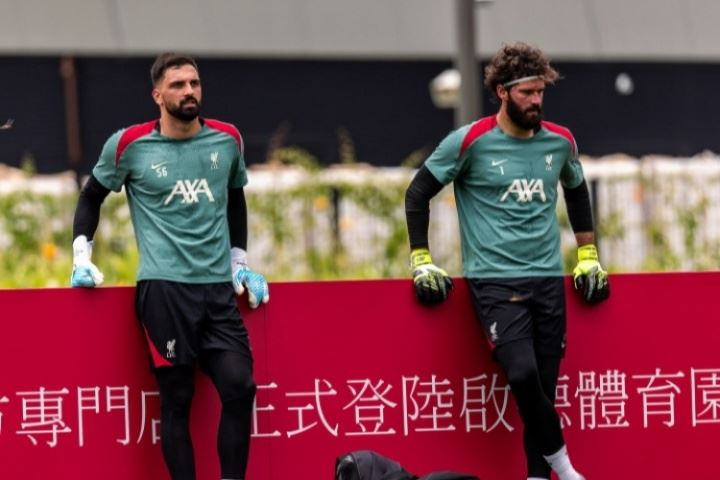 太富裕了😲玛玛达+阿利森 两位世界级门将竞争一个红军主力位置