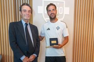 小法获伦巴第大区最高奖 表彰其出色执教成绩&为科莫吸引旅游人士