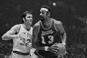 张伯伦是历史唯一单场双40+的球员 共8次达成得分篮板双40+😂