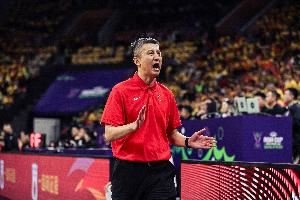 媒体人：亚洲篮球层面 郭指导显然更相信防守至上&高强度逼抢围堵