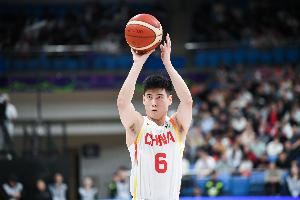 替补火力点！程帅澎半场3中1拿到5分1助攻