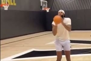 季后赛曾被对手祭出“砍人”战术！米切尔-罗宾逊休赛期苦练罚球