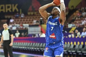 炸裂输出！亚布塞莱20中12轰全场最高36分外加6板 三分12中6