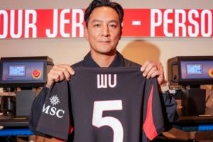 这是哪位吧友😎米兰官博晒照：欢迎特别嘉宾，5号吴彦祖