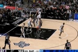 不放弃！威少早早底角等待 接球不犹豫自信三分出手命中！