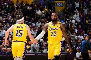 奥尼尔：有点同情里夫斯 他打得很好 但詹姆斯一回归他就得蹲底角